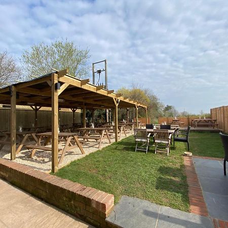 Hotel The Six Bells Beenham Exteriér fotografie