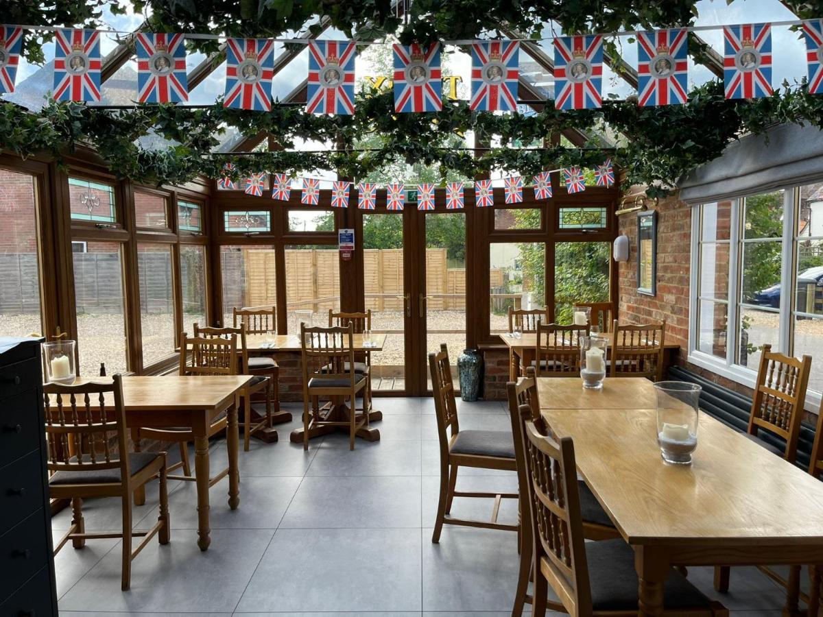 Hotel The Six Bells Beenham Exteriér fotografie